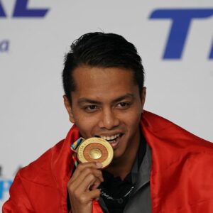 emas-gaya-punggung-putra----antarafoto_square