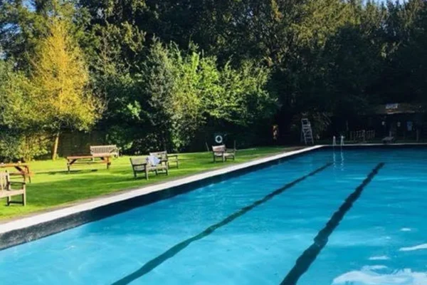 Kolam Renang Marbury, Cheshire: Tempat Menyegarkan yang Wajib Dikunjungi