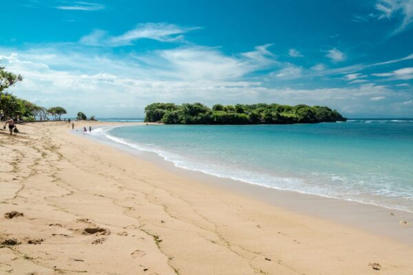 Pantai Nusa Dua: Destinasi Liburan Mewah dan Menenangkan di Bali