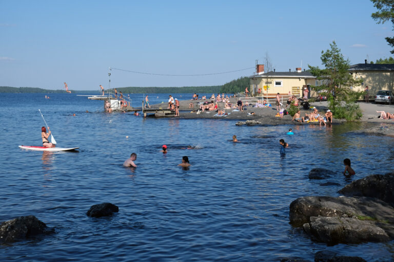 Pesona Pantai Rauhaniemen Kansankylpylä: Oase Relaksasi di Tengah Kota Tampere