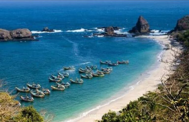 Pantai Tanjung Papuma: Surga Alam yang Menawan di Jember