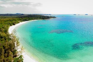 keindahan-alam-pantai-long-beach-di-pulau-belitung