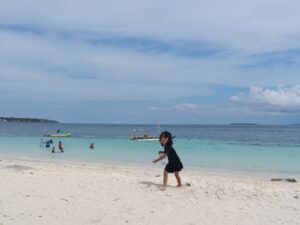 keindahan-pantai-baraq-surga-tersembunyi-di-laut-selatan