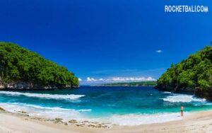 keindahan-pantai-blue-beach-surga-tersembunyi-di-indonesia