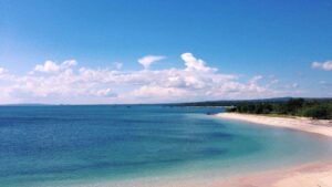 keindahan-pantai-tablolong-surga-tersembunyi-di-ntt