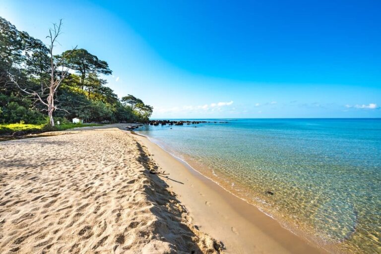 Keindahan Pantai Vung Bau: Surga Tersembunyi di Pulau Phu Quoc
