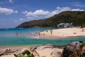 menikmati-keindahan-pantai-hai-harn-di-pulau-hai-harn