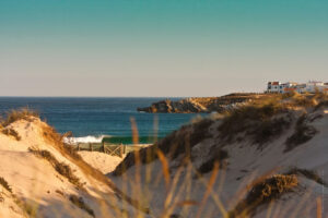 pantai-baleal-surga-pasir-dan-ombak-di-portugal