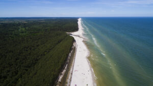 pantai-chalupy-keindahan-pantai-pasir-putih-di-poland