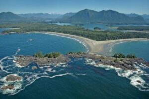 pantai-chesterman-beach-surga-tersembunyi-di-pantai-barat-canada