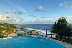 pantai-piscine-lespadon-pantai-indah-dengan-kolam-renang-menawan