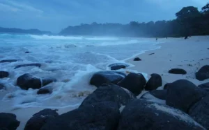 pesona-keindahan-pantai-sendiki-surga-tersembunyi-di-malang