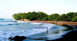 pesona-pantai-batu-karas-surga-tersembunyi-di-pangandaran