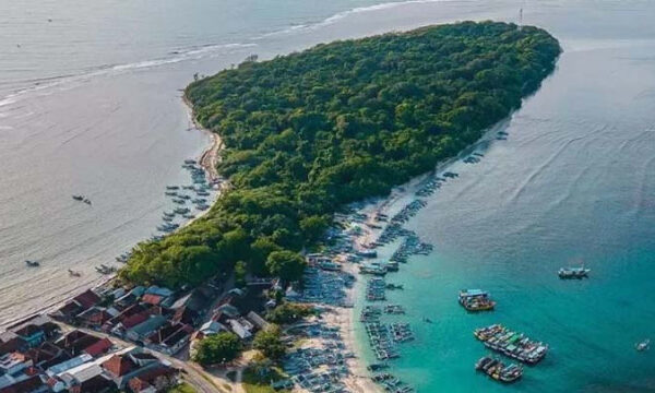 Pesona Pantai Ujung Genteng: Keindahan Alam yang Menakjubkan