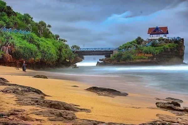Eksplorasi Keindahan Pantai Kukup di Kabupaten Kebumen