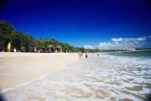 keindahan-alam-dan-pesona-pantai-long-beach-di-pulau-bali