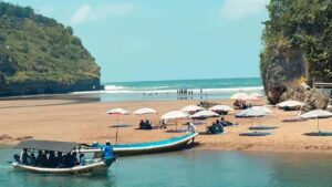 keindahan-alam-pantai-baron-surga-tersembunyi-di-gunung-kidul