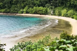 keindahan-alam-pantai-bonita-bay-yang-menawan-di-sumatera-barat