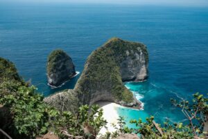 keindahan-alam-pantai-kelingking-di-nusa-penida-bali