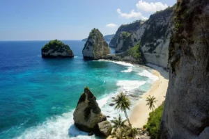 keindahan-dan-pesona-pantai-long-beach-di-pulau-penida