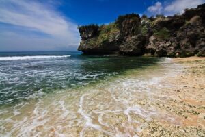 keindahan-pantai-balangan-di-bali-surga-tersembunyi-di-pulau-dewata