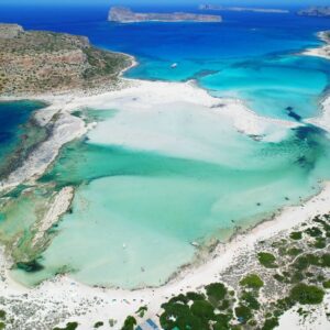 keindahan-pantai-balos-lagoon-di-pulau-kreta-yunani