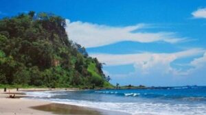 keindahan-pantai-cantik-teluk-nipah-lumut-yang-menawan