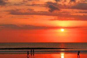 keindahan-pantai-kuta-di-bali-surga-wisata-dan-sunset-menawan