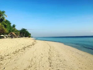 keindahan-pantai-mehdia-beach-surga-tersembunyi-di-pantai-utara