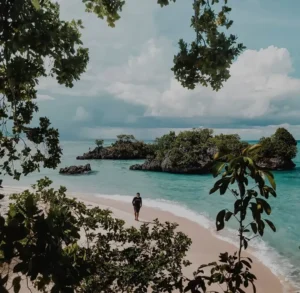 keindahan-pantai-palase-surga-tersembunyi-di-pulau-seram