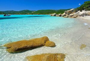 keindahan-pantai-plage-de-santa-giulia-di-pulau-korsika