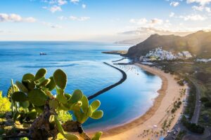 keindahan-pantai-playa-blanca-surga-tersembunyi-di-pulau-canaria