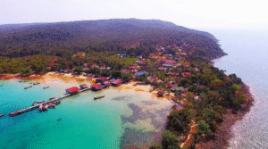 keindahan-pantai-ream-beach-di-pulau-koh-rong-kamboja