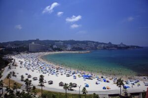 keindahan-pantai-shirarahama-di-wakayama-jepang