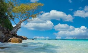 keindahan-pantai-the-strand-pesona-alam-dan-suasana-tenang