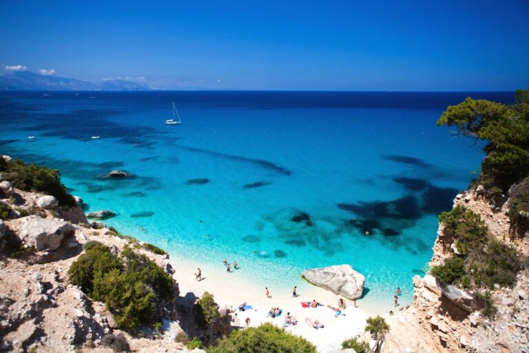 Menikmati Keindahan Pantai Cala Goloritze yang Menawan