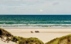 pantai-blaavand-keindahan-alam-dan-pesona-pasir-putih-denmark