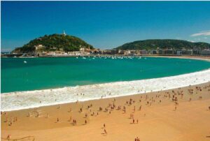 pantai-playa-de-la-concha-di-san-sebastian-keindahan-alam-laut-spanyol