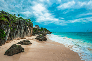 pantai-playa-delfines-pantai-indah-dengan-pemandangan-menakjubkan
