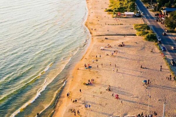 Pantai Sauble Beach: Pantai Pasir Putih yang Menawan di Kanada