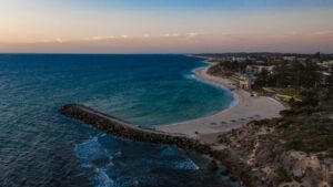 pantai-scarborough-beach-keindahan-alam-dan-suasana-tenang