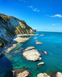 pantai-spiaggia-della-scalaccia-keindahan-alam-yang-menawan