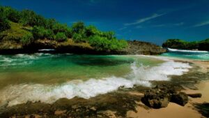 keindahan-dan-pesona-pantai-gador-sea-reserve-di-pacitan