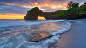 keindahan-pantai-pasir-tengkorak-di-bali-yang-menawan