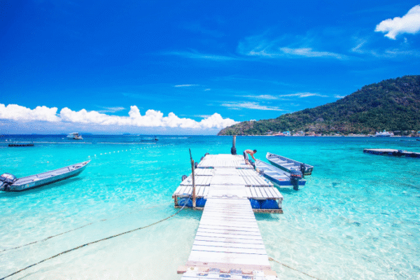 Keindahan Pantai Pulau Perhentian di Malaysia