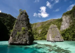 keindahan-pantai-yenbuba-di-raja-ampat-yang-menakjubkan