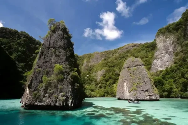 Keindahan Pantai Yenbuba di Raja Ampat yang Menakjubkan