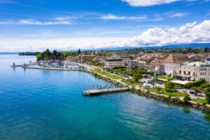 menikmati-keindahan-pantai-bains-des-paquis-di-jenewa