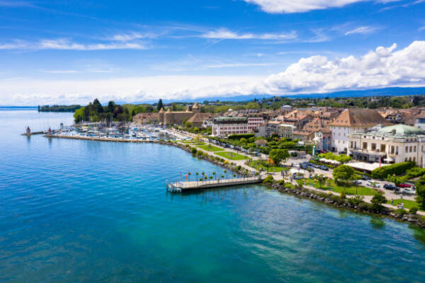 Menikmati Keindahan Pantai Bains des Pâquis di Jenewa