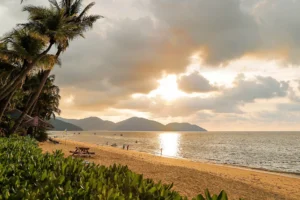 pantai-batu-ferringhi-pesona-pantai-indah-di-pulau-penang